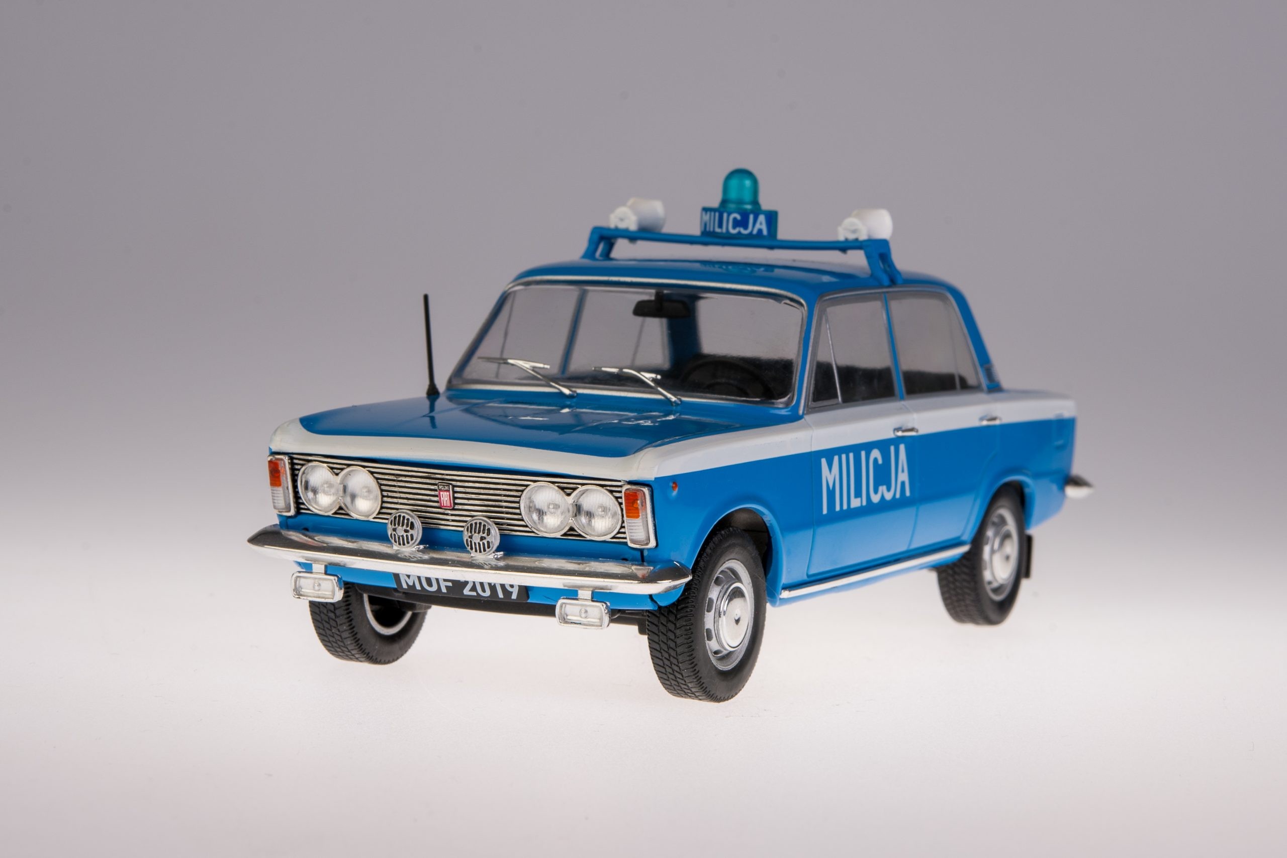 Wystawa modeli Auto-Welt Sklep dla Kolekcjonerów Modeli – Fiat 125p Milicja Kolekcjonowanie modeli samochodów - Fiat 125p Milicja