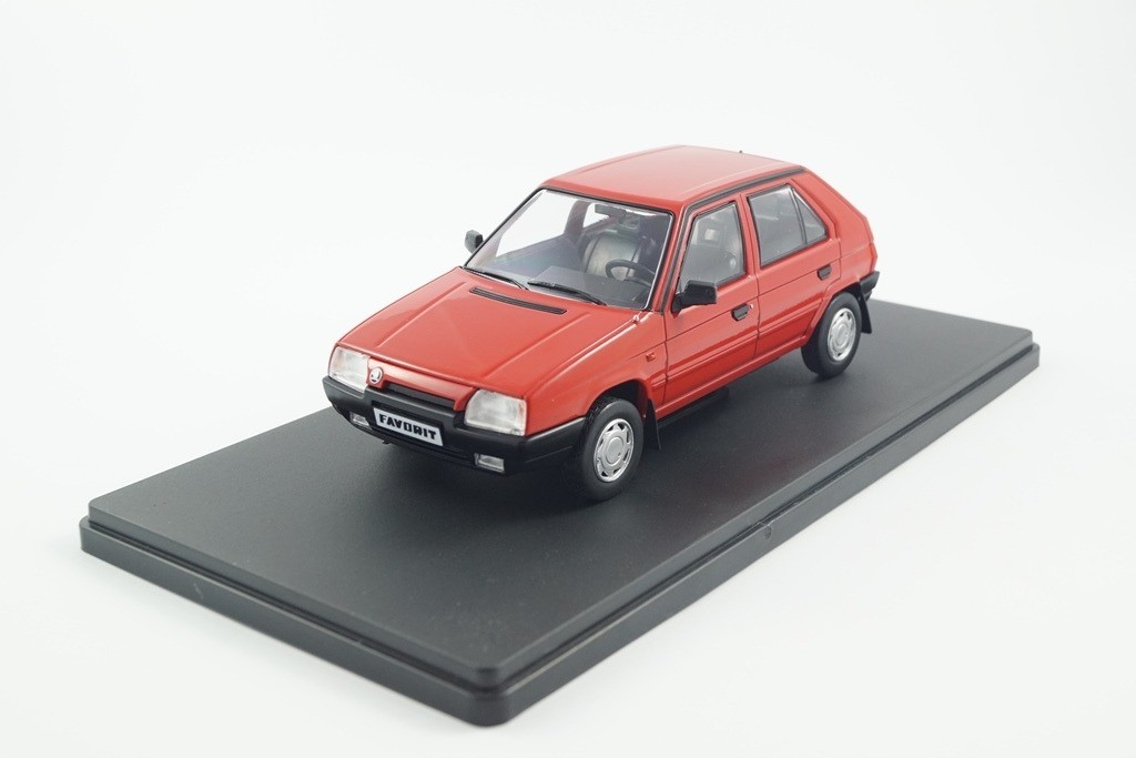 Skoda Favorit 1:24 Whitebox