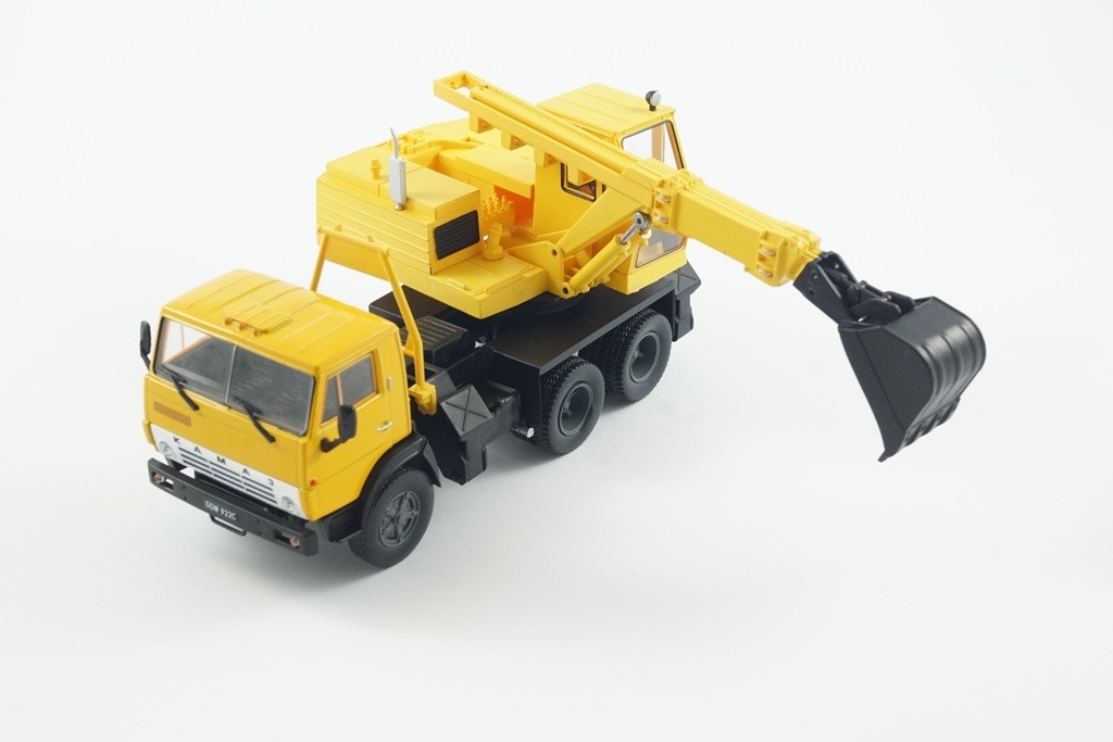 Kamaz 5511 Koparka EO-3532 Samochody Ciężarowe