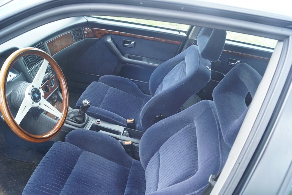 Wyjątkowe modele kolekcjonerskie Auto-Welt Wnętrze Audi 80 B4 fotele kubełkowe Wystawy modeli kolekcjonerskich Auto-Welt Wnętrze Audi 80 B4 fotele kubełkowe