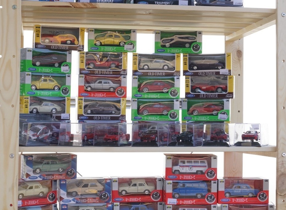 Kolekcja-gadżetów-wyjątkowych-modeli-kolekcjonerskich-Auto-Welt