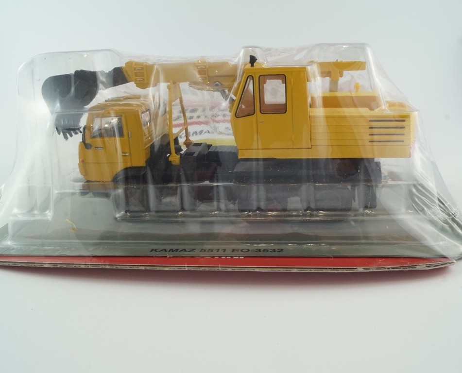 Kamaz 5511 Koparka EO-3532 Samochody Ciężarowe