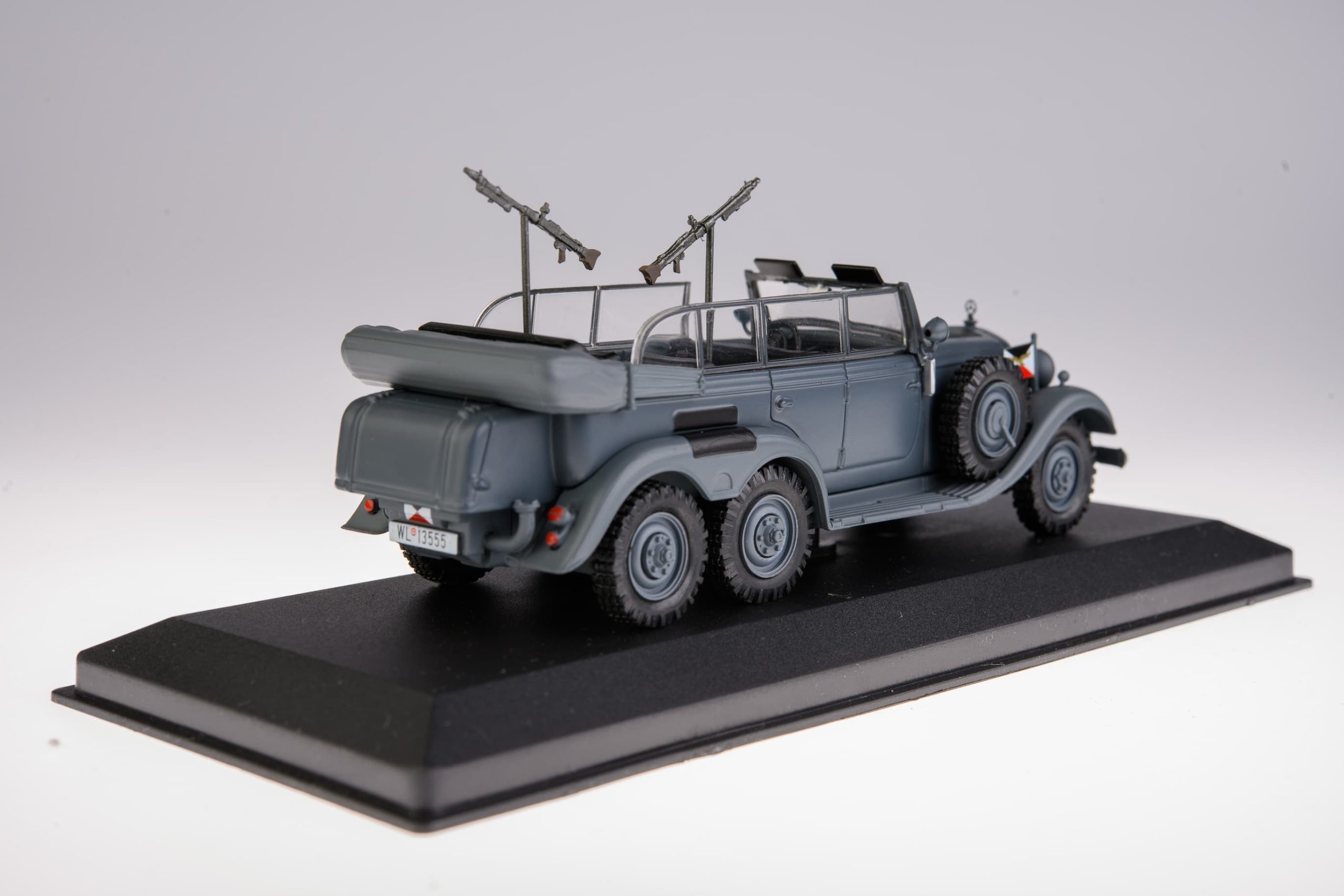 Auto-Welt-Wystawa_Wyjątkowych_Modeli_Kolekcjonerskich-Samochody-wojskowe-II-Wojny-Światowej-oraz pojazdy-wojskowe-drugiej-połowy-XX-wieku-1