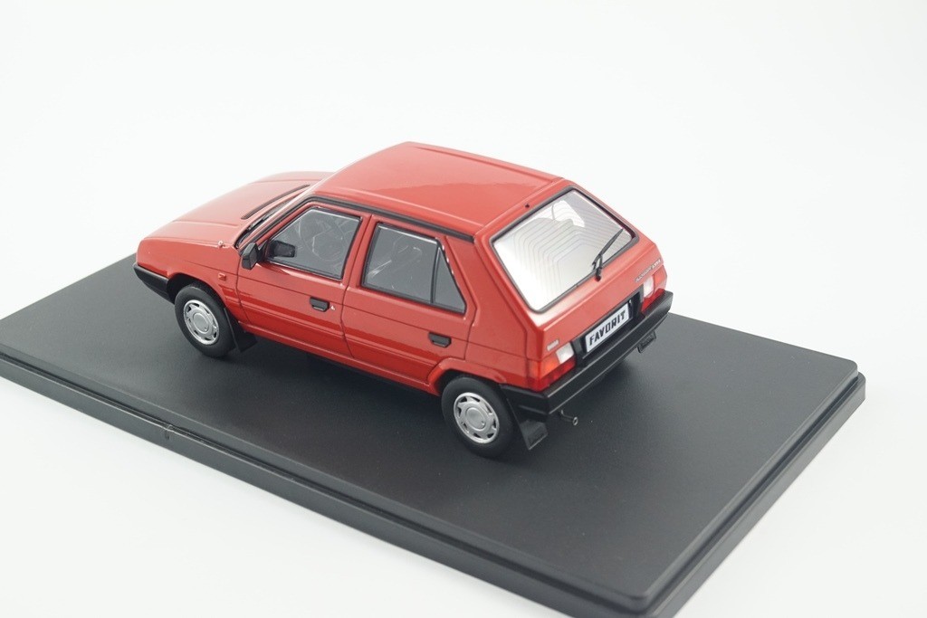 Skoda Favorit 1:24 Whitebox