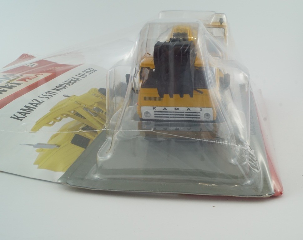 Kamaz 5511 Koparka EO-3532 Samochody Ciężarowe