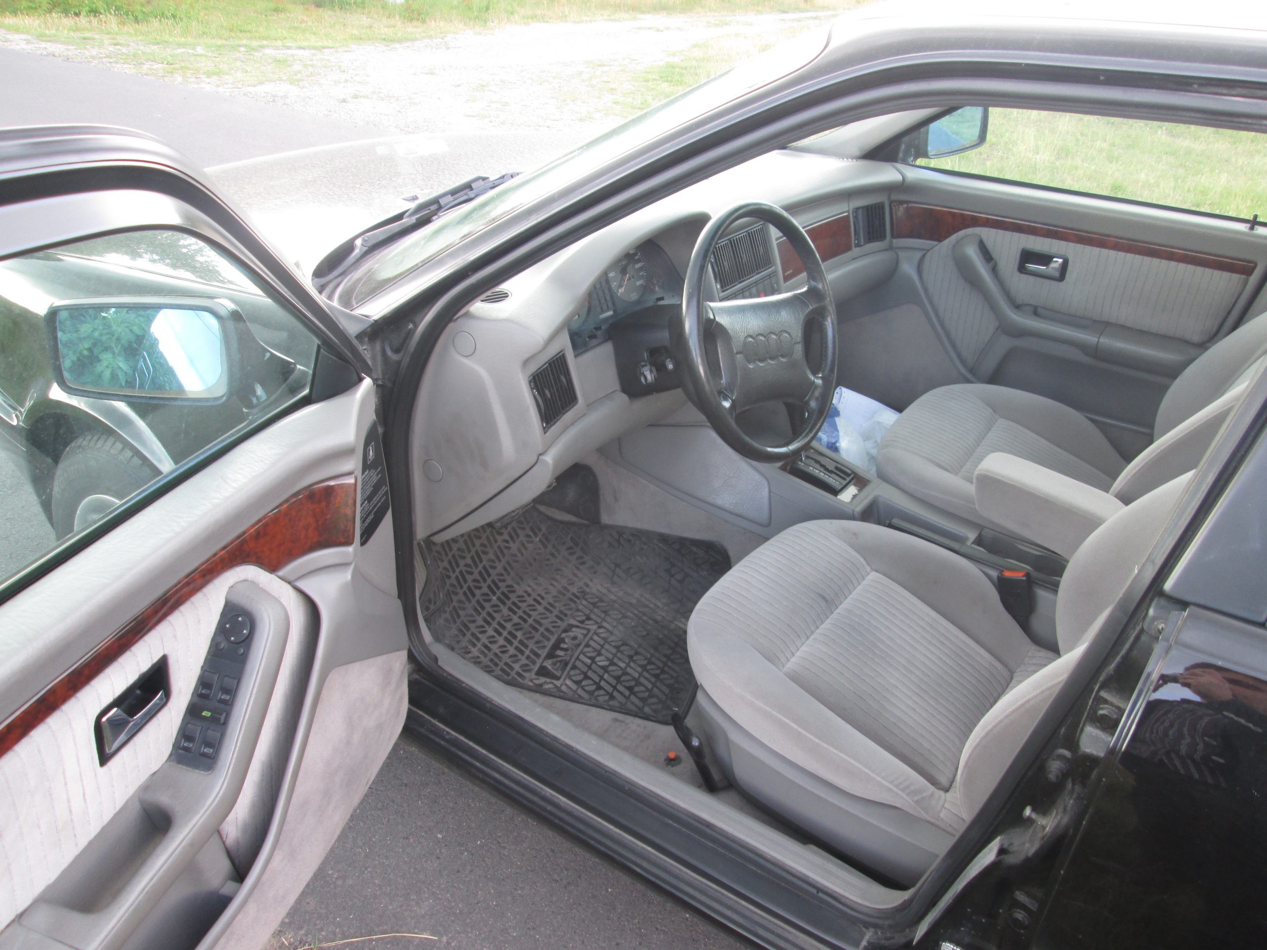 Sklep Auto-Welt Wyjątkowe modele kolekcjonerskie Audi 90 B4 USA wnętrze Modele kolekcjonerskie Auto-Welt Audi 90 B4 USA wnętrze