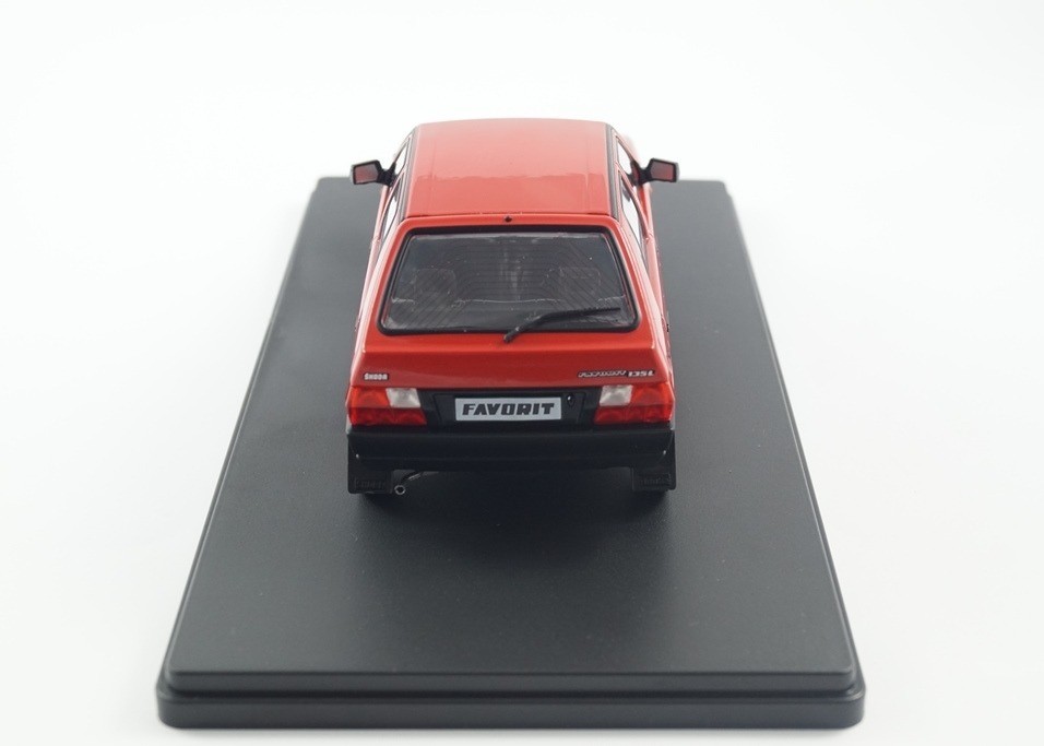 Skoda Favorit 1:24 Whitebox