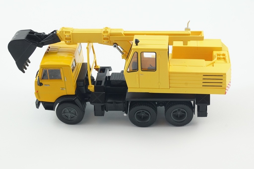 Kamaz 5511 Koparka EO-3532 Samochody Ciężarowe