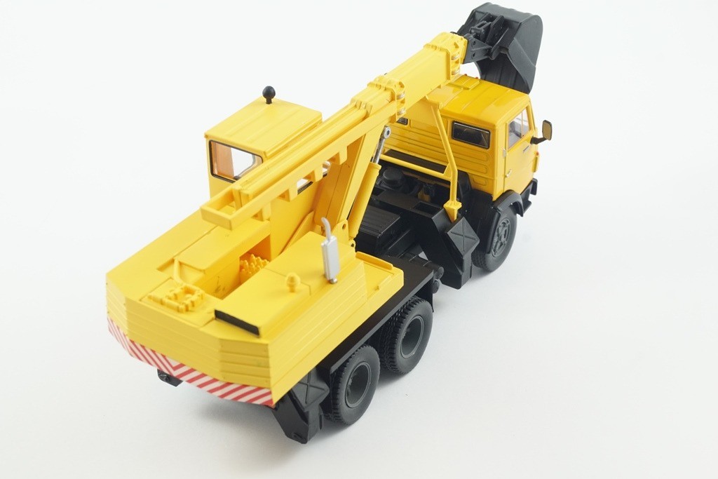 Kamaz 5511 Koparka EO-3532 Samochody Ciężarowe