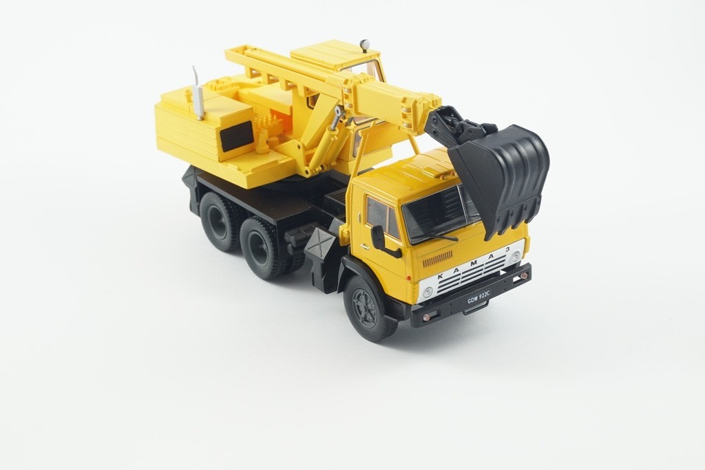 Kamaz 5511 Koparka EO-3532 Samochody Ciężarowe