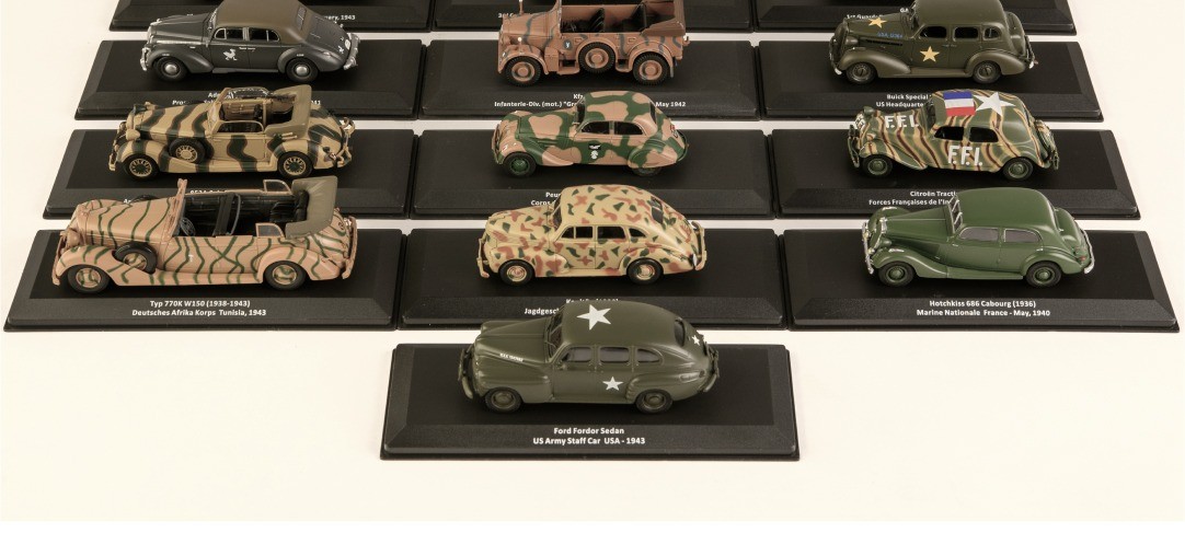 Samochody osobowe z okresu II Wojny Światowej – bok Samochody osobowe z okresu II Wojny Światowej - bok