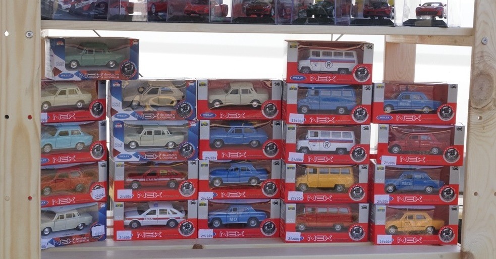 Kolekcja-gadżetów-wyjątkowych-modeli-kolekcjonerskich-Auto-Welt