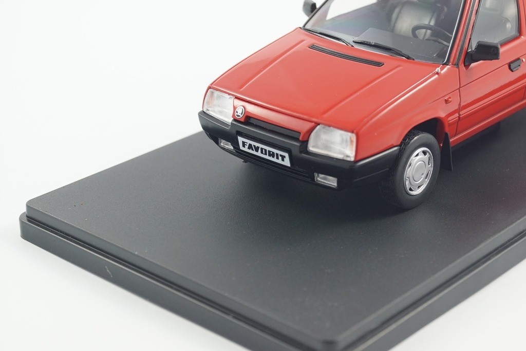 Skoda Favorit 1:24 Whitebox